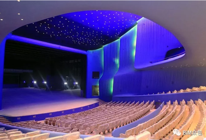 珠海歌剧院建筑方案的创作构思源于大海,用地的总体布局形似从海中