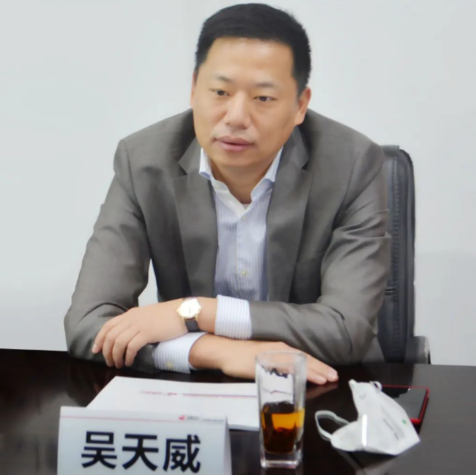 龙腾新闻天威虎集团董事长吴天威一行走访龙腾设计