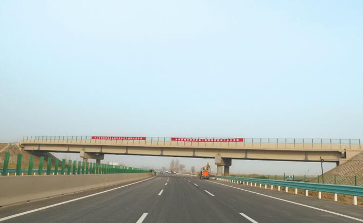 新疆首座高速公路装配式立交桥主体完工
