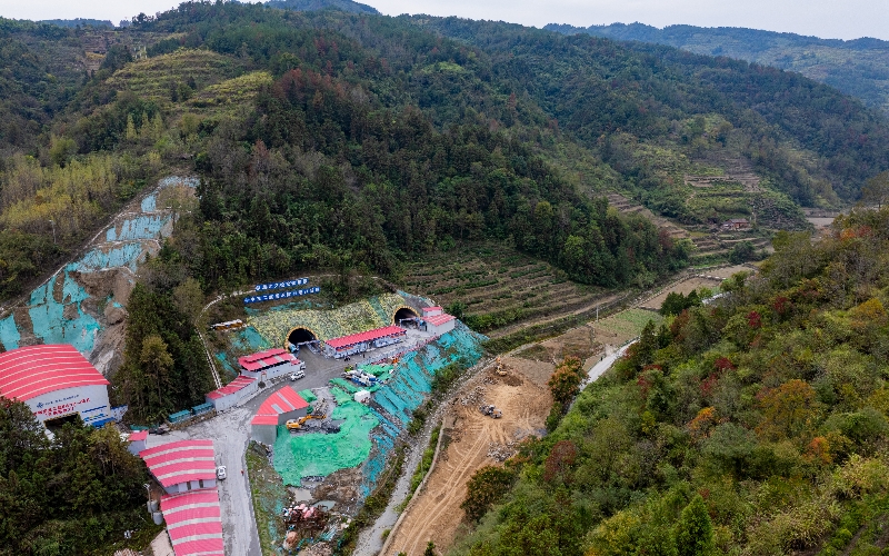 在建的十巫南高速兴隆2隧道。吴迪摄